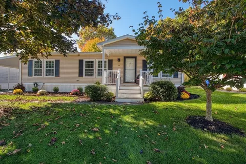 50 Highland St #216, Taunton, MA 02780