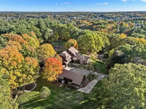 43 Valley Rd, Southborough, MA 01772