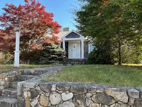14 Connecticut Ave, Dartmouth, MA 02747