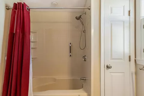 Bath - 7 Folger Ave, Beverly, MA 01915 photo 3 of 3