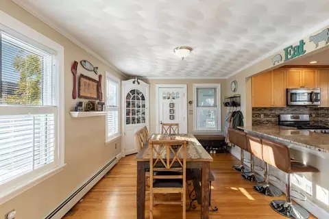 Entry Way - 7 Folger Ave, Beverly, MA 01915 photo 1 of 3