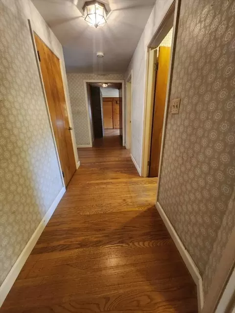 Entry Way - 455 Boston Rd, Sutton, MA 01590 photo 4 of 4