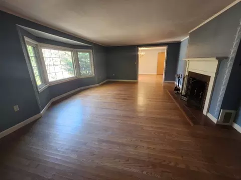 Living - 455 Boston Rd, Sutton, MA 01590 photo 2 of 5