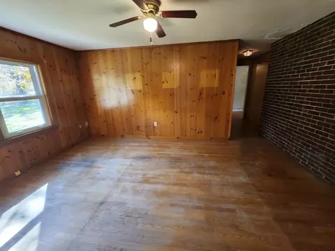 Living - 455 Boston Rd, Sutton, MA 01590 photo 4 of 5