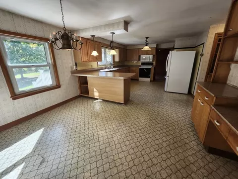 Kitchen - 455 Boston Rd, Sutton, MA 01590 photo 3 of 4