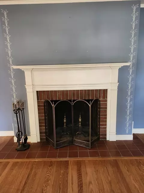 Living - 455 Boston Rd, Sutton, MA 01590 photo 3 of 5