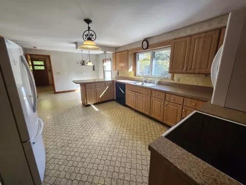 Kitchen - 455 Boston Rd, Sutton, MA 01590 photo 2 of 4