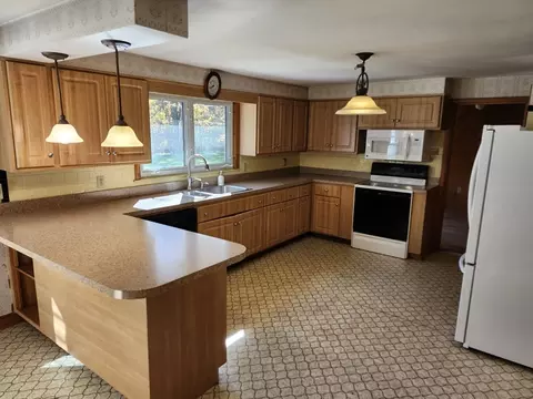 Kitchen - 455 Boston Rd, Sutton, MA 01590 photo 1 of 4
