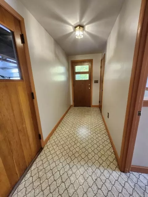 Entry Way - 455 Boston Rd, Sutton, MA 01590 photo 1 of 4