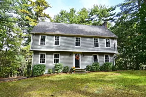 16 Grove St, Norfolk, MA 02056