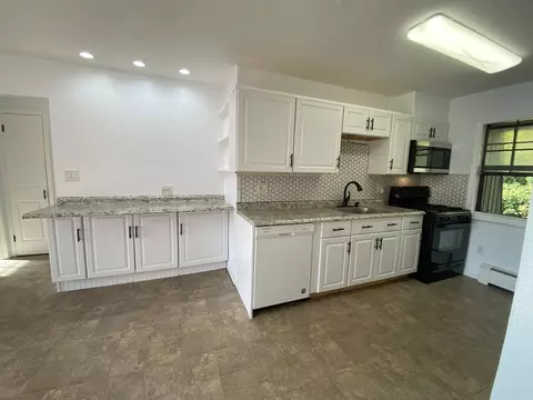 549 Russell Rd #11D, Westfield, MA 01085