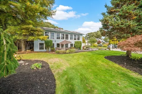 38 Apple Orchard Ln, Seekonk, MA 02771
