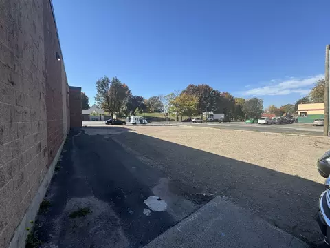 2477 Main St, Springfield, MA 01107 photo 3