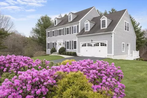 14 Paddock Ln, Millis, MA 02054 photo 2