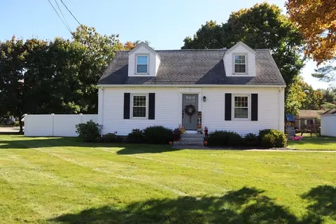 7 Raymond Hall Dr, North Attleboro, MA 02760