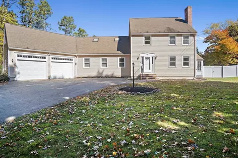 20 Summit Ave, Amesbury, MA 01913