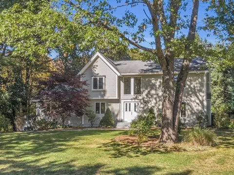8 Chatham Way, Lynnfield, MA 01940
