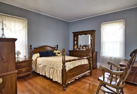 268 Palmer St, Fall River, MA 02724 photo 8