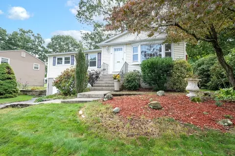 38 Monmouth Dr, Riverside, RI 02915