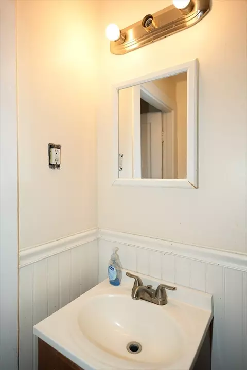 Bath - 2 Central St, Acton, MA 01720 photo 2 of 5