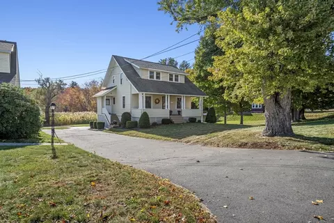 212 Elm St, Amesbury, MA 01913