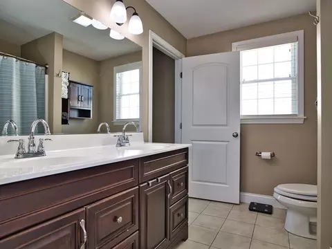 Bath - 40 Winchester #9, Fall River, MA 02721 photo 3 of 3