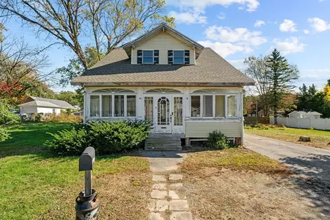 21 Fairfield St, Seekonk, MA 02771