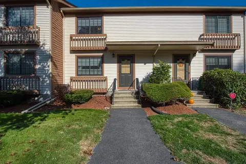 489 Turnpike St #32, Easton, MA 02375
