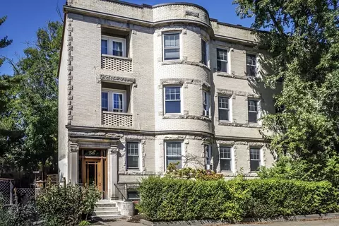 58 Pleasant St #3, Brookline, MA 02446