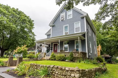 29 Saxon St, Franklin, MA 02038