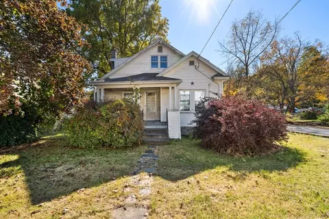 19 E Main St, Huntington, MA 01050