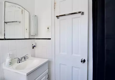 Bath - 23 Clement St, Springfield, MA 01118 photo 2 of 2