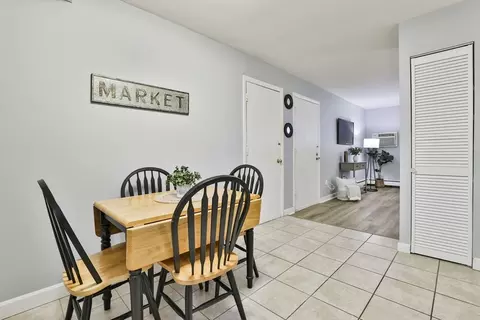 Dining - 3 Richardson St #E1, Wakefield, MA 01880 photo 2 of 2