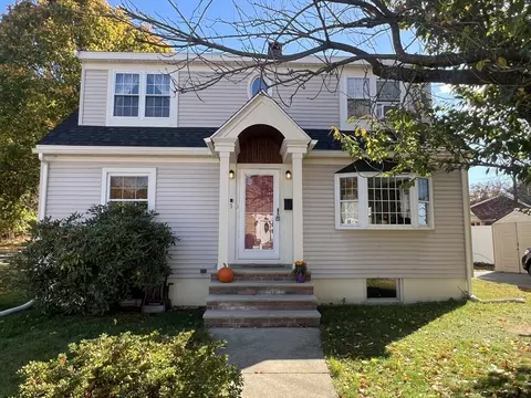 5 Maywood Ter, Woburn, MA 01801