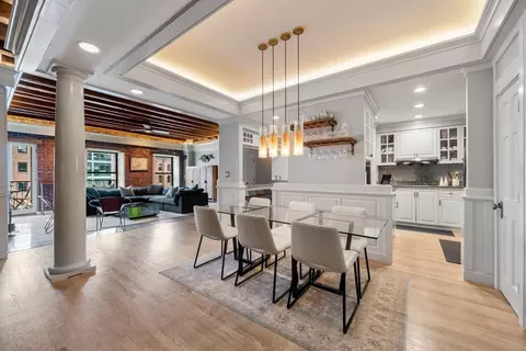 28 Atlantic Ave #415, Boston, MA 02110