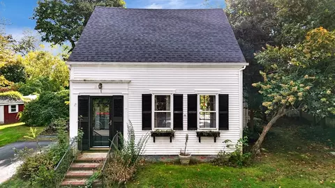 1 School St, Sandwich, MA 02563