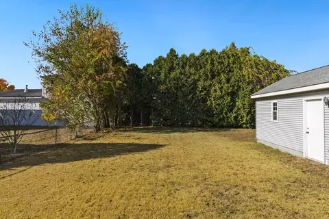 Exterior - 74 Derryfield Ave, Springfield, MA 01118 photo 7 of 8
