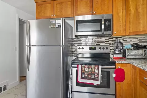 Kitchen - 74 Derryfield Ave, Springfield, MA 01118 photo 4 of 4