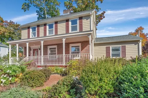62 Westview Rd, Lowell, MA 01851