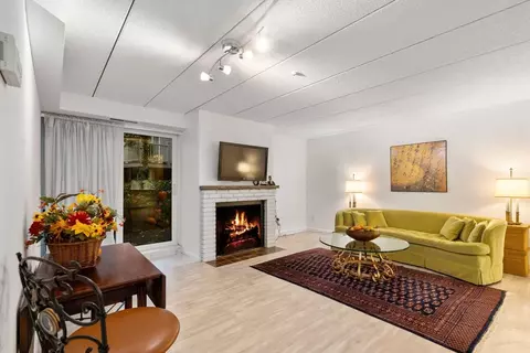 17 Healey #103, Cambridge, MA 02138