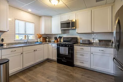 458 King St, Fall River, MA 02724 photo 11