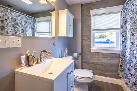 458 King St, Fall River, MA 02724 photo 13