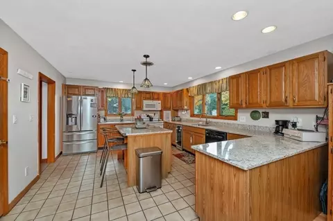 6 Clover Cir, Reading, MA 01867 photo 10