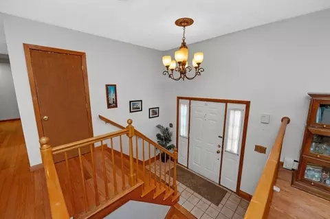 6 Clover Cir, Reading, MA 01867 photo 3