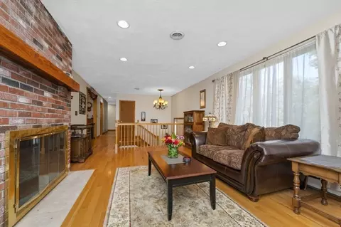 6 Clover Cir, Reading, MA 01867 photo 5