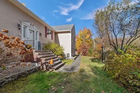 6 Clover Cir, Reading, MA 01867 photo 2