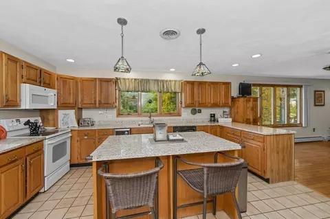 6 Clover Cir, Reading, MA 01867 photo 12