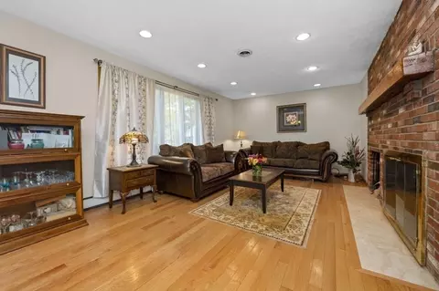 6 Clover Cir, Reading, MA 01867 photo 4