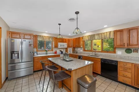 6 Clover Cir, Reading, MA 01867 photo 8