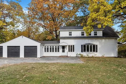 18 Middlesex Rd, Tyngsborough, MA 01879